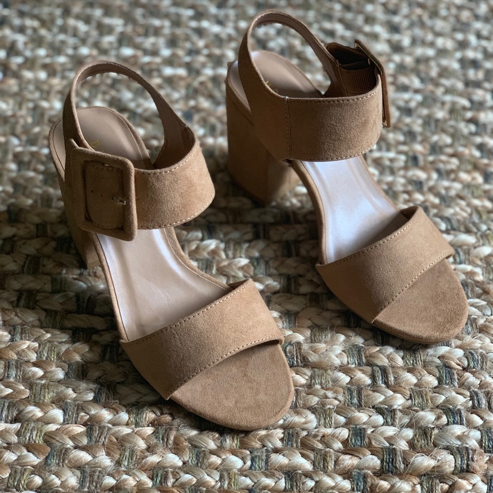 Open Toe Chunky Block Heel with Buckle - Picture 2 of 7